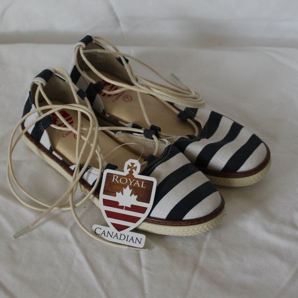 Royal Canadian navy and white 7US